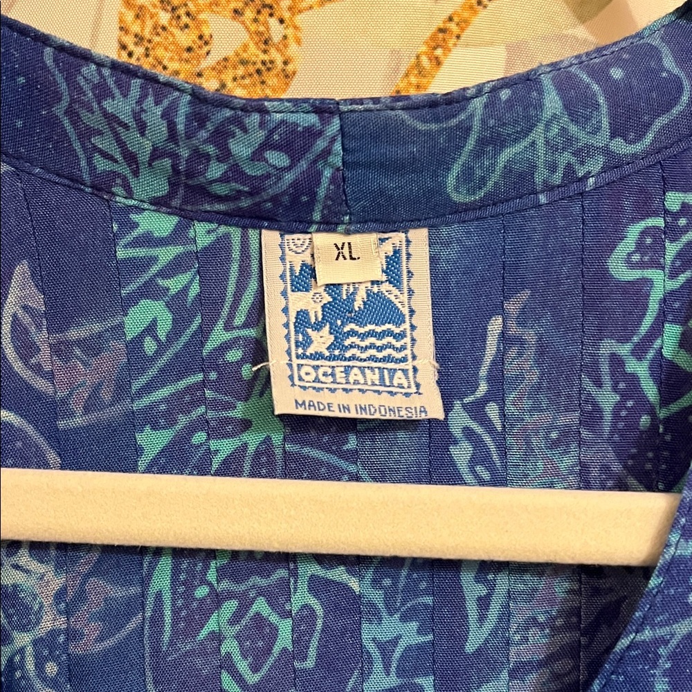 Batik blouse from a boutique in Capitola CA EUC 100% rayon made in Indonesia - Picture 2 of 12